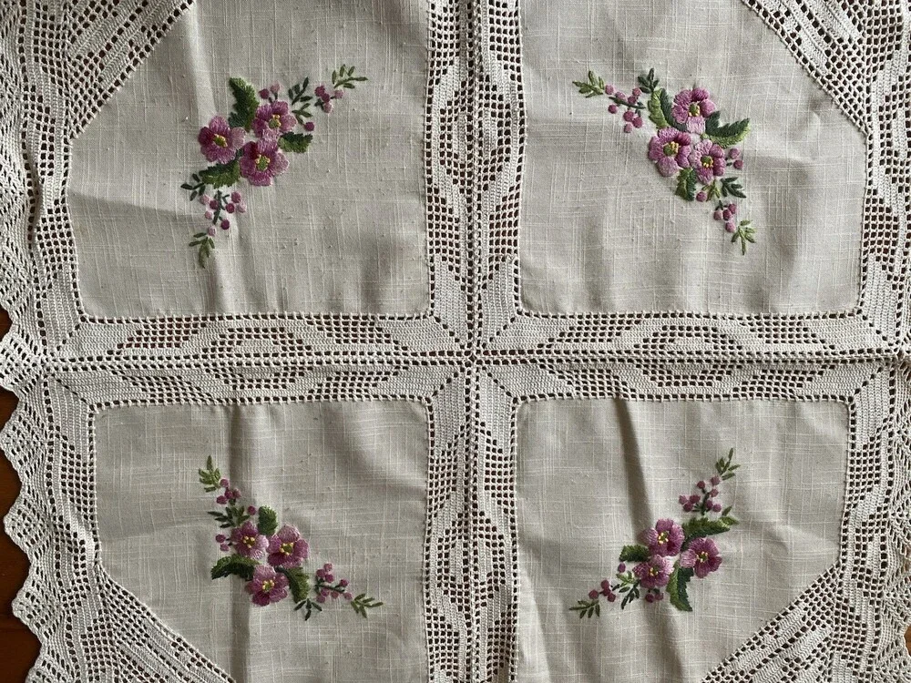 Vintage Hand Embroidered Floral Ivory Tablecloth Runner Lace Edge 32” Square